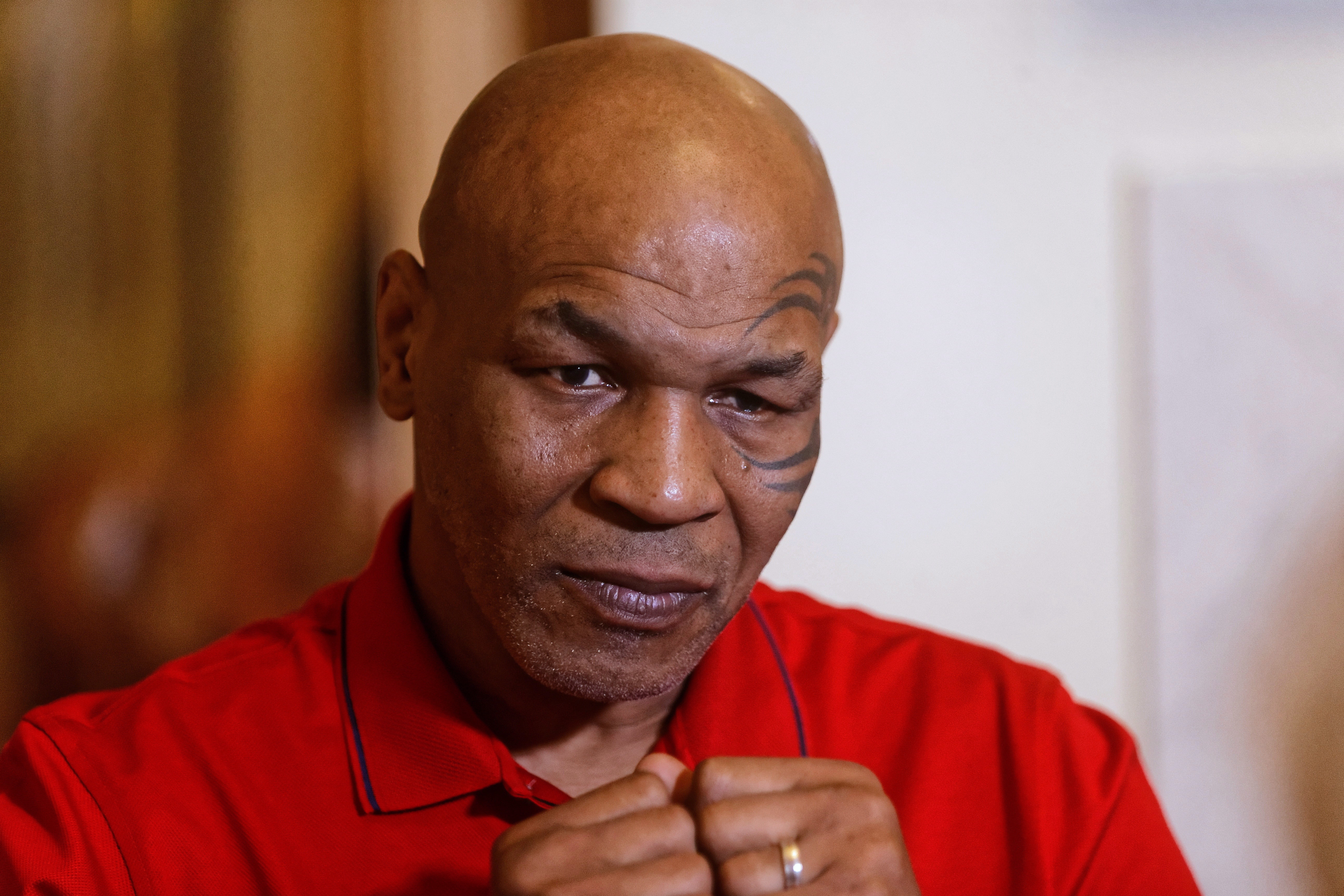 Mike Tyson meets with Warsaw Uprising insurgent Boleslaw Wojewodzki