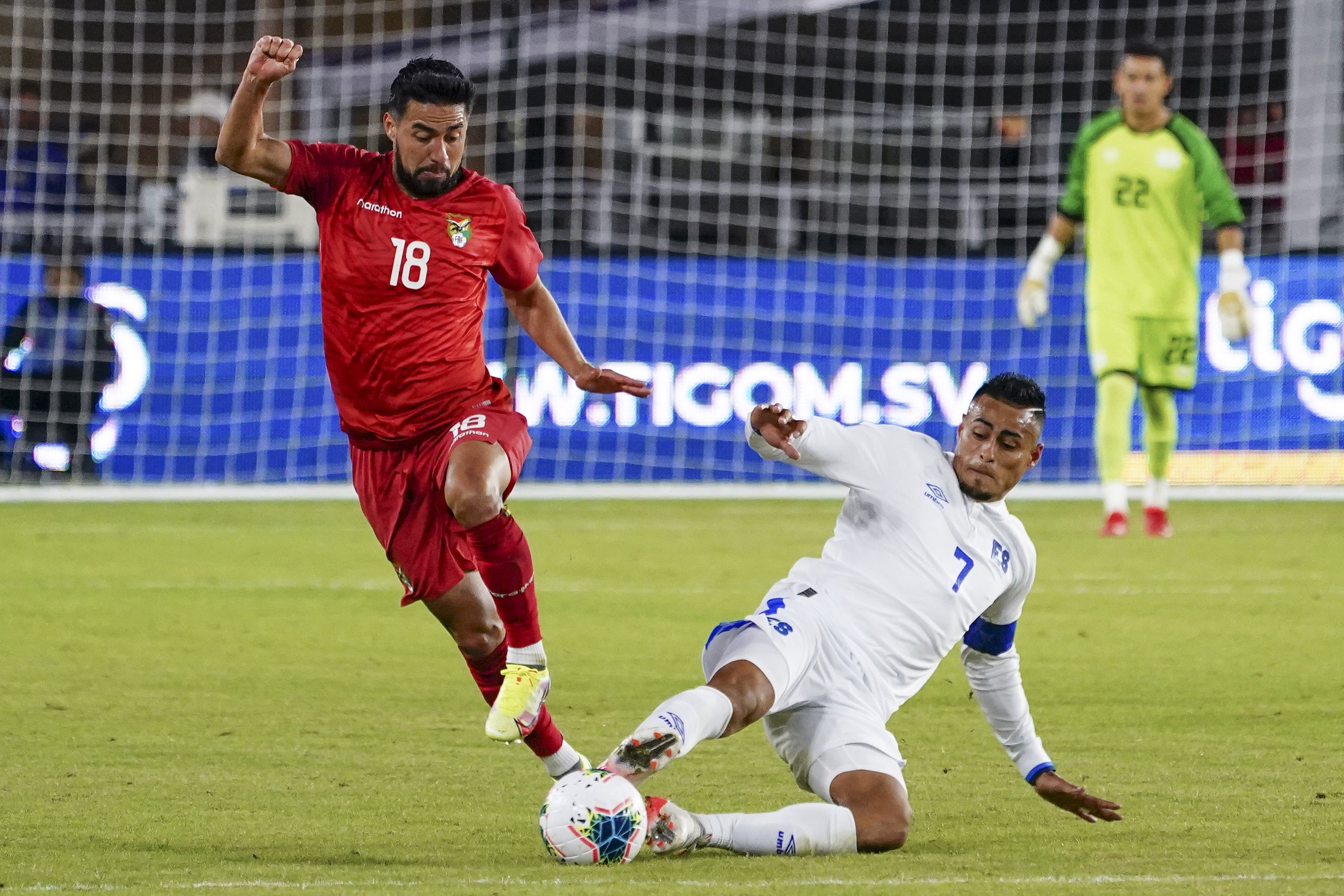 epa09567272 Bolivia player Rodrigo Ramallo (L) in action against El Salvador player Darwin Ceren (R) during the international friendly match between El Salvador and Bolivia at Audi Field in Washington, DC, USA, 05 November 2021.  EPA-EFE/SHAWN THEW