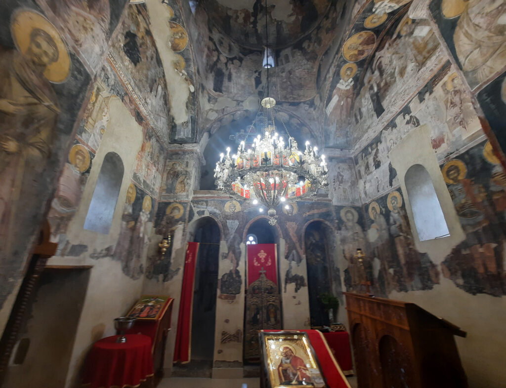 Bela crkva Karanska, najznačajnija je i nastarija očuvana svetinja užičkog kraja. Nalazi se u selu, po kome
i nosi ime, Karanu a posvećena je Blagoveštenju. Crkva je podigao župan Petar Brajan u vreme cara
Dušana.