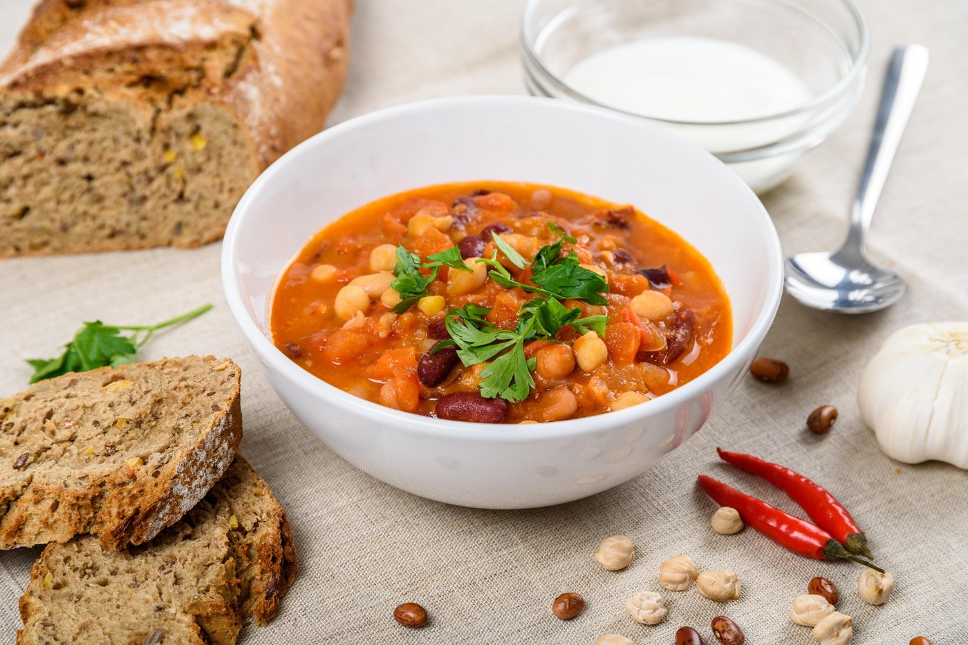 Chili Beans Stew, Bread, Red Chili Pepper And Garlic Ready To Be Served,Image: 307639233, License: Royalty-free, Restrictions: , Model Release: no, Credit line: Radu Bercan / Alamy / Alamy / Profimedia