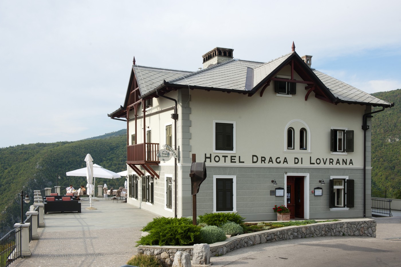 Kroatien, Lovran, Hotel Draga di Lovrana auf einem Hügel des Ucka-Gebirges.,Image: 277595143, License: Rights-managed, Restrictions: , Model Release: no, Credit line: Rainer Hackenberg / akg-images / Profimedia