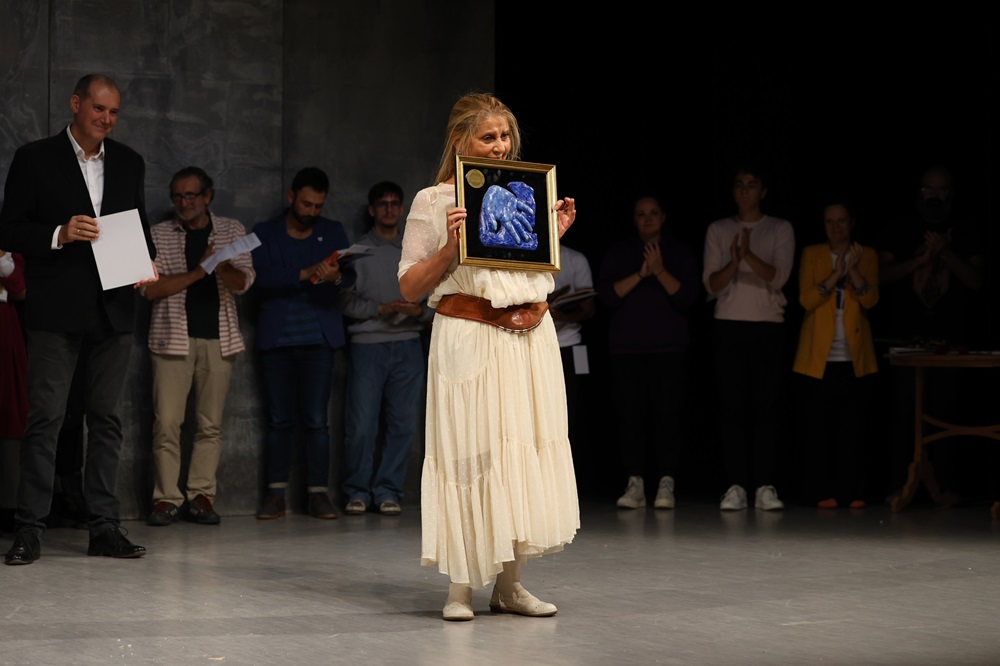 Dodeljene nagrade prvog pozorišnog festivala u Čačku MAPA 032: Nagrada Otisak Đorđu Kosiću za tekst predstave „Uspavanka za Aleksiju Rajčić“