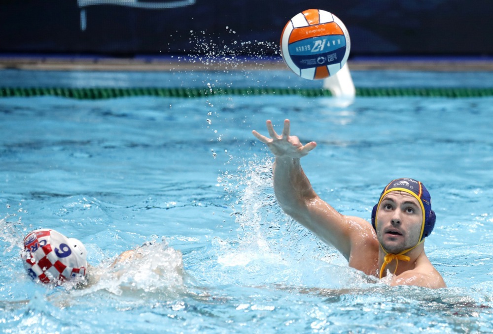 epa11083442 Luka Bukic of Croatia (L) in action against Alberto Munarriz Egana of Spain (R) during the LEN Men's Water Polo European Championship final match Croatia vs Spain, in Zagreb, Croatia, 16 January 2024.  EPA-EFE/ANTONIO BAT