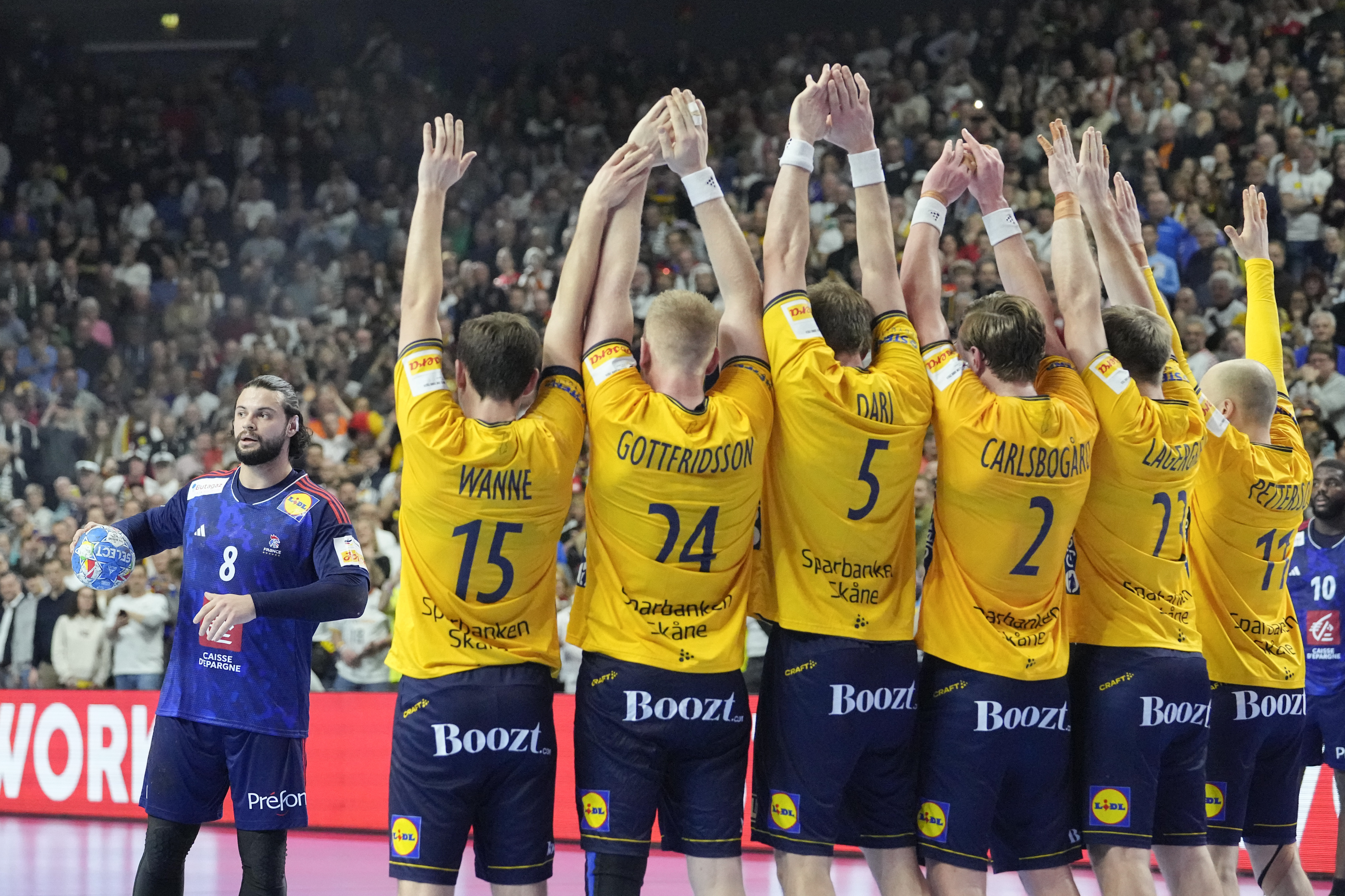 France's Elohim Prandi prepares to take a shot in the final seconds of the Handball European Championship semifinal match between France and Sweden in Cologne, Germany, Friday, Jan. 26, 2024. (AP Photo/Martin Meissner)