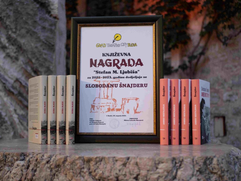 Trga pjesnika na XXXVIII festivalu "Grad teatar" Budva