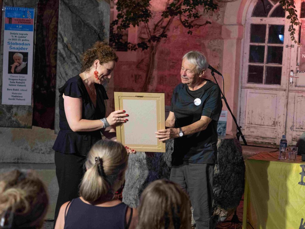 Trga pjesnika na XXXVIII festivalu "Grad teatar" Budva