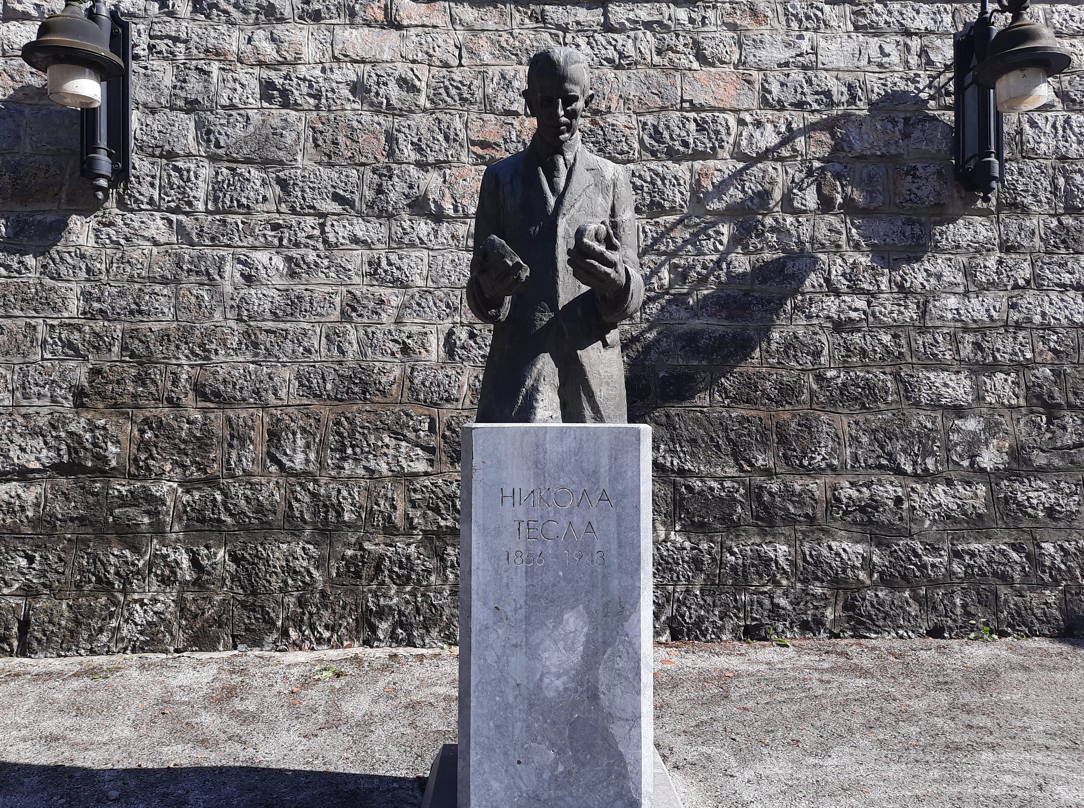 Tesla na Đetinji, Tesla, Užice