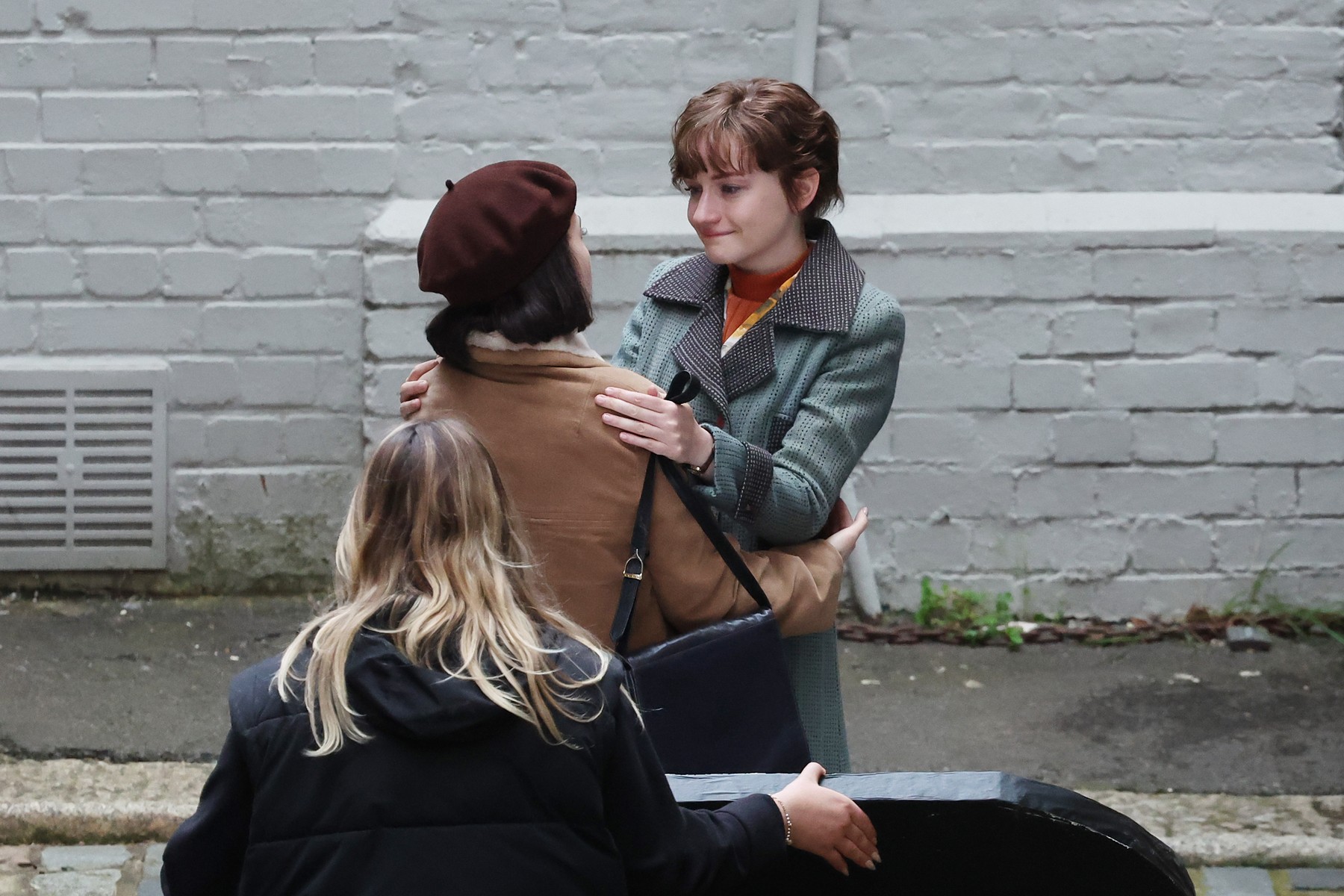 EXCLUSIVE: *NO UK* Ozark Actress Julia Garner Films A Passionate Scene With A Co Star Marli Siu For New Thriller 'Apartment 7a'