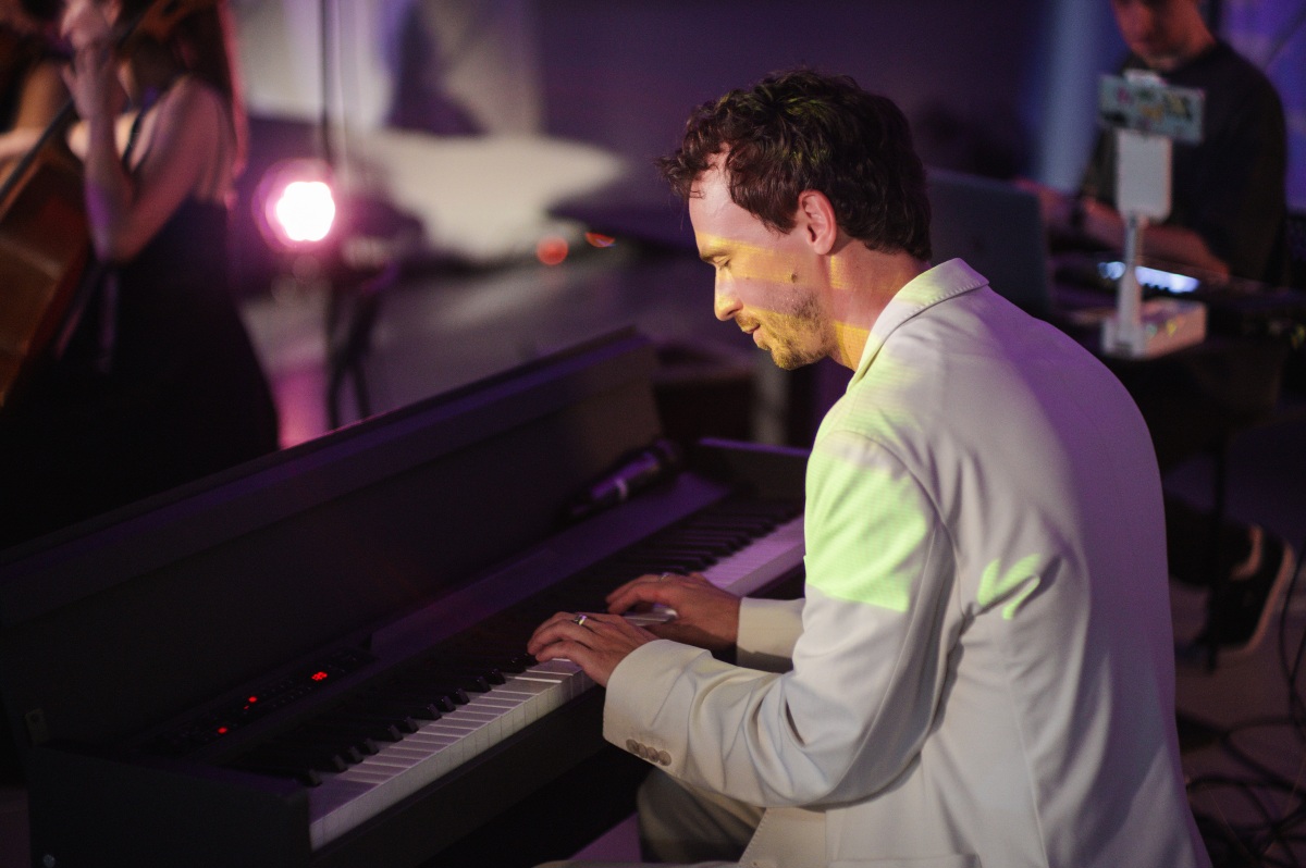 Muzika najtananijih osećanja / Predstavljen projekat i debitanskti album “Piano Solely”pijaniste u usponu, Alekseja Sokolova