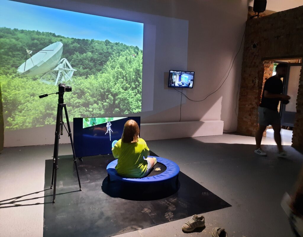 Gorjani, Umetnost je ljusdko telo i njegov pokret: Perform izložba „Poligon“ izvedena u Kulturnom de-
centru „Reflektor“ u Gorjanima