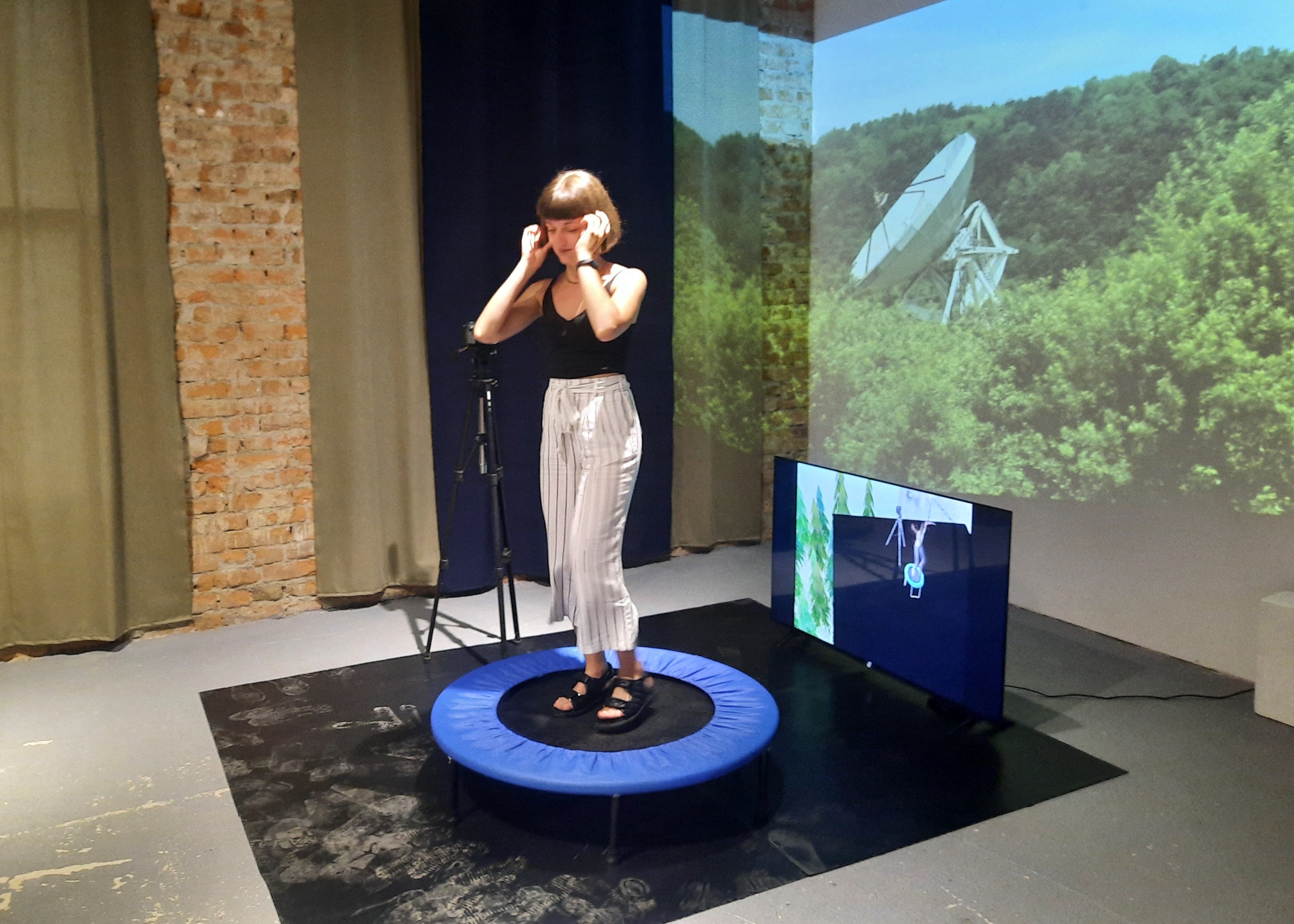 Gorjani, Umetnost je ljusdko telo i njegov pokret: Perform izložba „Poligon“ izvedena u Kulturnom de-
centru „Reflektor“ u Gorjanima