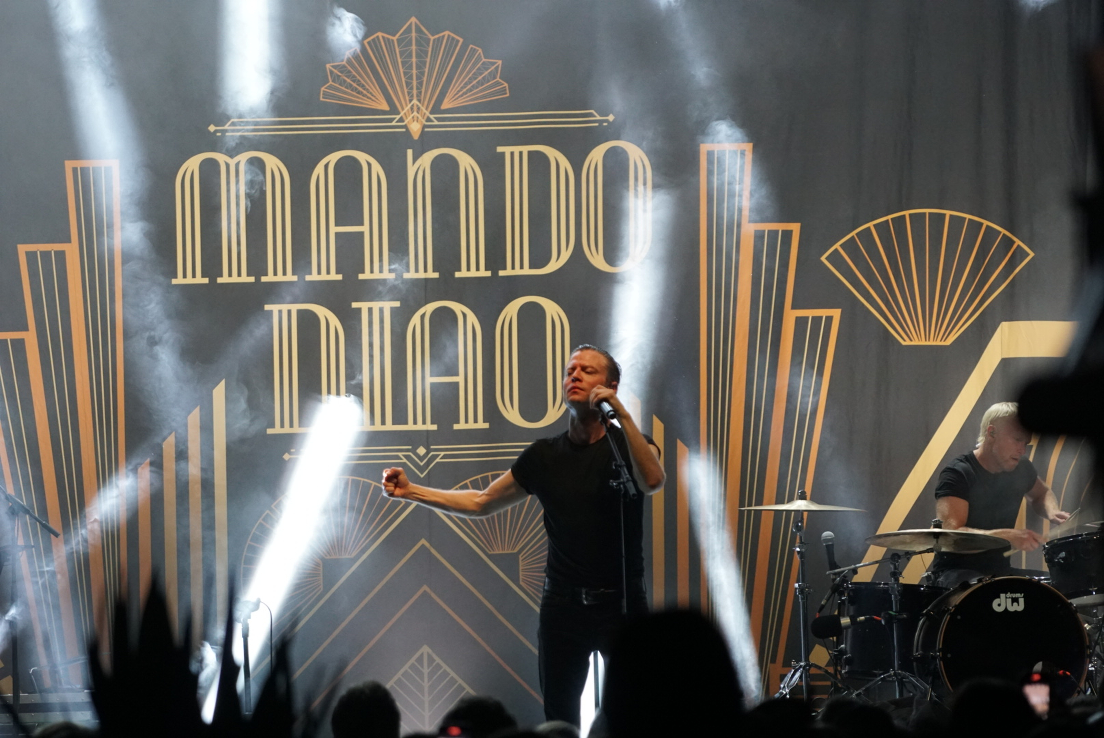 The popular Swedish rock band Mando Diao performed as part of the Garden Sessions concerts in the Jevremovac Botanical Garden.U okviru Garden sessions koncerata u Botanickoj basti Jevremovac nastupio je popularni svedski rok sastav Mando Diao