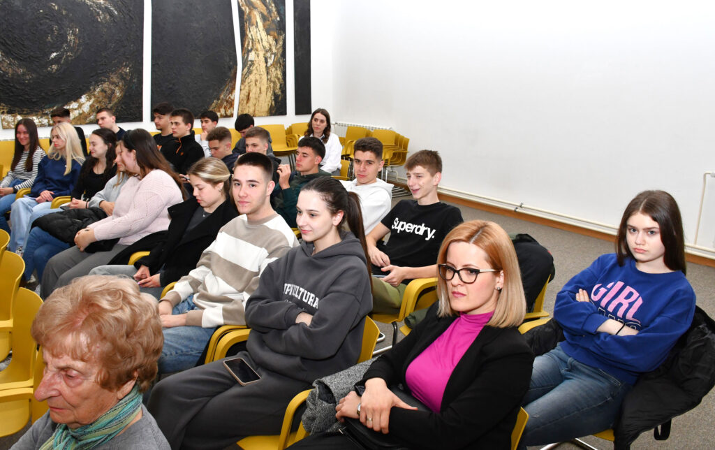 poslala ljubica sokic  čačak povodom 130 godina od rodjenja Momcila nastasijevica u biblioteci grada cacka odrzano je predavanje "pesnik kao muza"