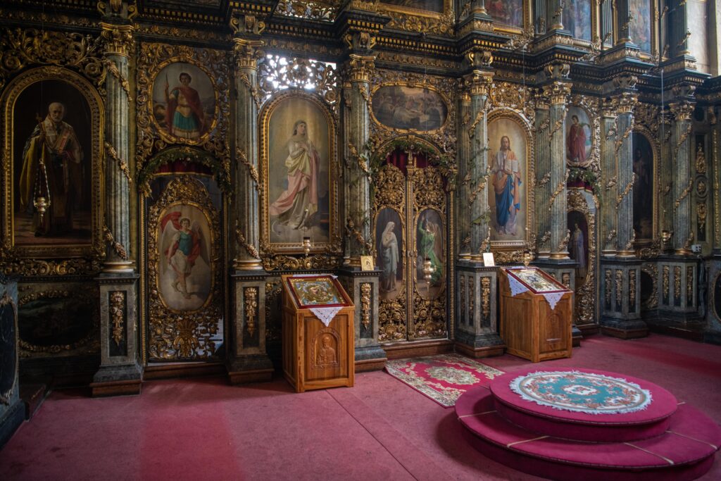 Zrenjanin, Perlez, 05.06.2023 Crkva Perlez, Srpska pravoslavna crkva Uspenja Bogorodice u Perlezu, Ikonostas Uroš Predić  Foto: Dragan Mujan/Nova.rs
