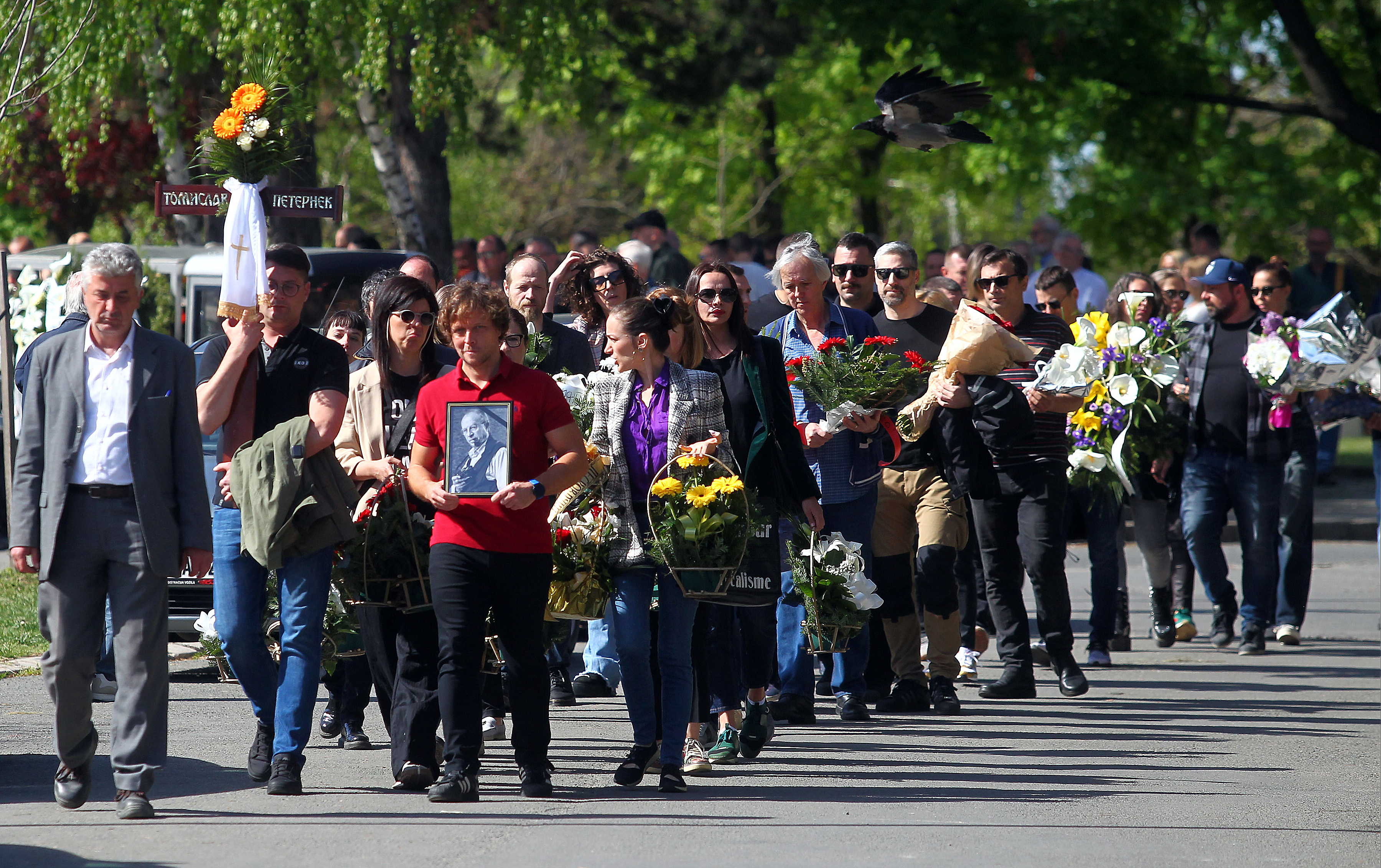 Photographer Tomislav Peternek was buried at the New Bezanija cemetery in Belgrade.Fotograf Tomislav Peternek sahranjen je na Novom bezanijskom groblju u Beogradu.