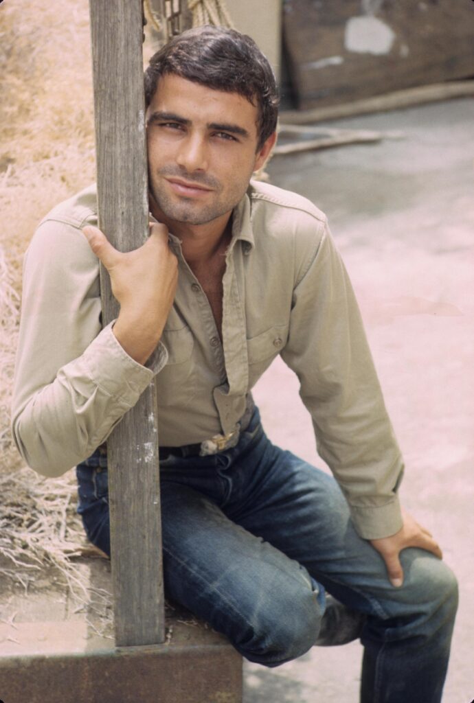 Paspartu 6 -7 april  NINO CASTELNUOVO.z8288.,Image: 194396298, License: Rights-managed, Restrictions: , Model Release: no, Credit line: William Claxton / Zuma Press / Profimedia