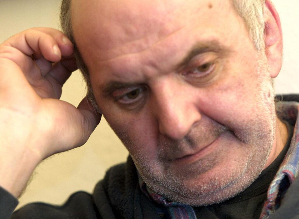 Arhivska fotografija novinara Petra Lukovića koji je preminuo danas posle teške i duge bolesti. Fotografija uz tekst: "PREMINUO PETAR LUKOVIĆ".