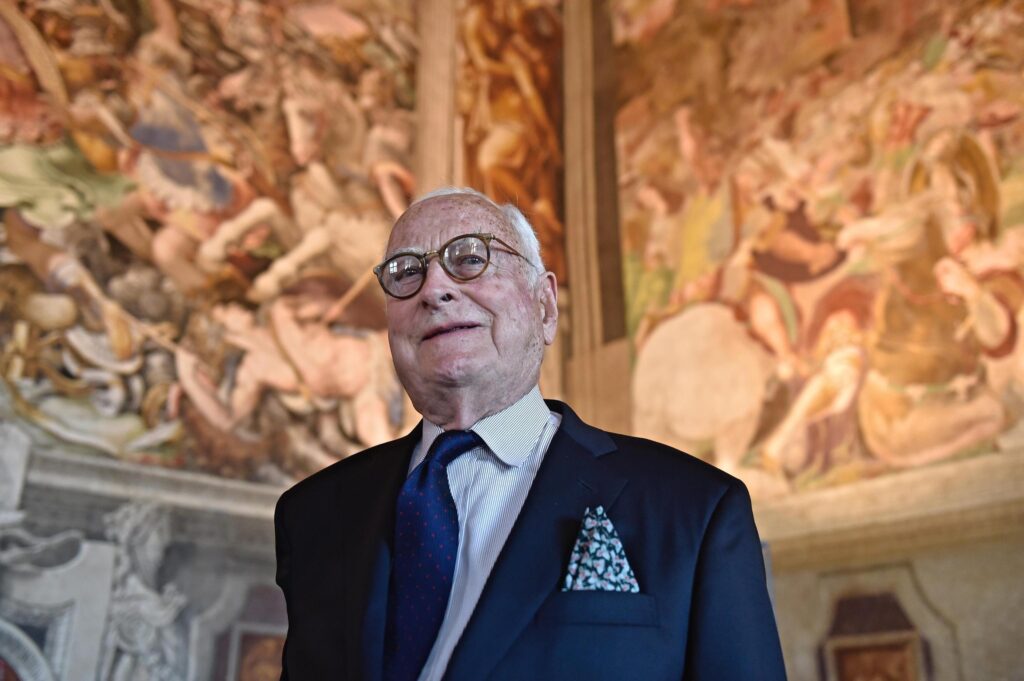 epa06246535 US director James Ivory awarded with the 'Fiorino d'Oro' to celebrate the 30th anniversary of his movie 'Camera con vista' at 'Palazzo Vecchio' in Florence, 05 October 2017.  EPA-EFE/MAURIZIO DEGL INNOCENTI