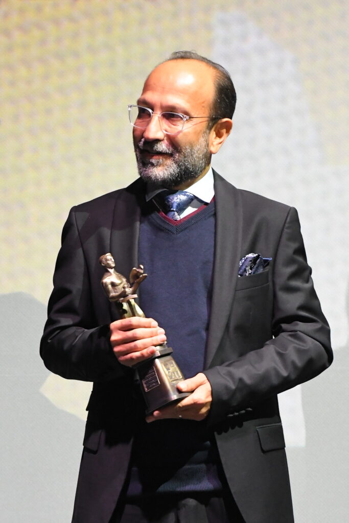 Beograd 29. februar 2024. Nagrada Beogradski pobednik za izuzetan doprinos filmskoj umetnosti na 52. Međunarodnom filmskom festivalu FEST dodeljena iranskom reditelju Asgaru Farhadiju Foto:Amir Hamzagić/Nova.rs
