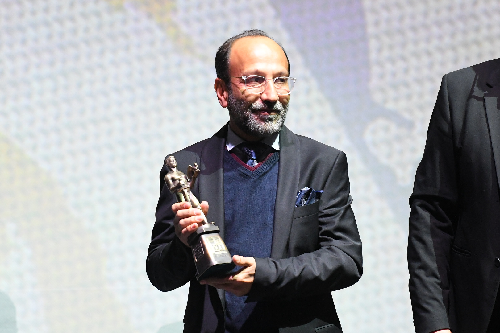 Beograd 29. februar 2024. Nagrada Beogradski pobednik za izuzetan doprinos filmskoj umetnosti na 52. Međunarodnom filmskom festivalu FEST dodeljena iranskom reditelju Asgaru Farhadiju Foto:Amir Hamzagić/Nova.rs