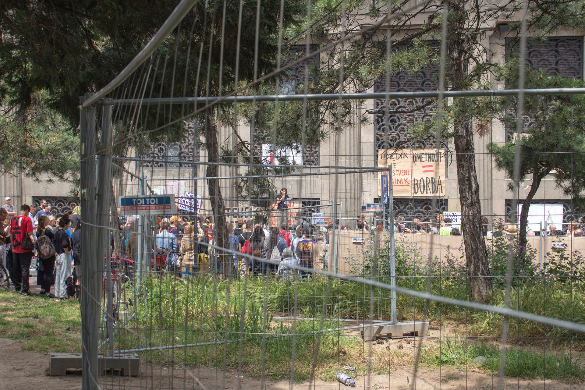 KASNE REZULTATI KONKURSA MINISTARSTVA KULTURE. saopštenje Asocijacije NKSS, ULUSa i Stanice Servisa za savremeni ples povodom kašnjenja rezultata konkursa Ministarstva kulture Foto: Milan Katić