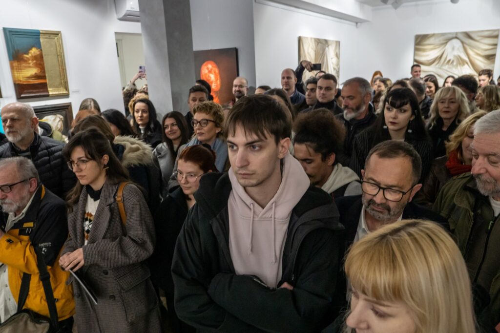 Izložba Širom zatvorenih očiju Milana Pantelića
Ubacite sliku Intimnost i ove grupne sa otvaranja izložbe