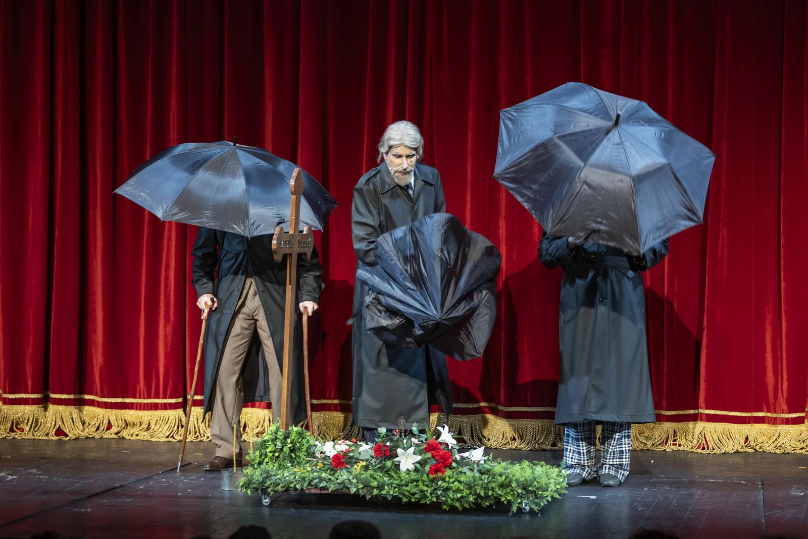 Osijek : Premijera predstave Maratonci trče počasni krug.