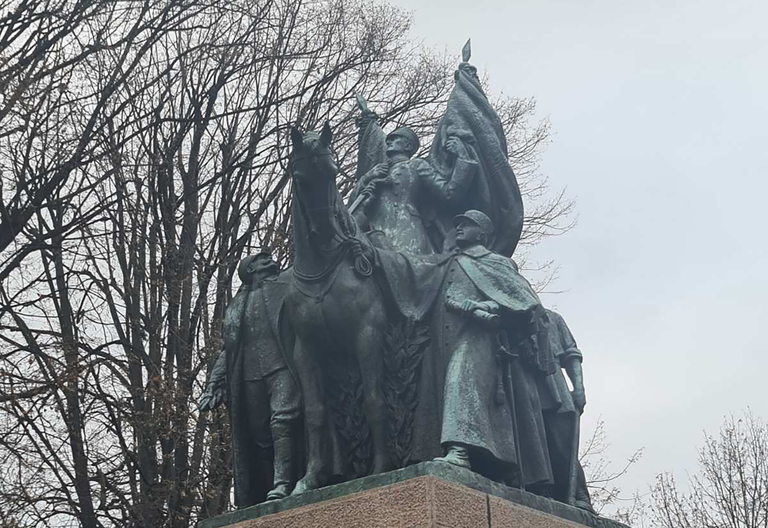 pariz francuska spomenik kralj petar i kralj  aleksandar 
 karadjordjevic