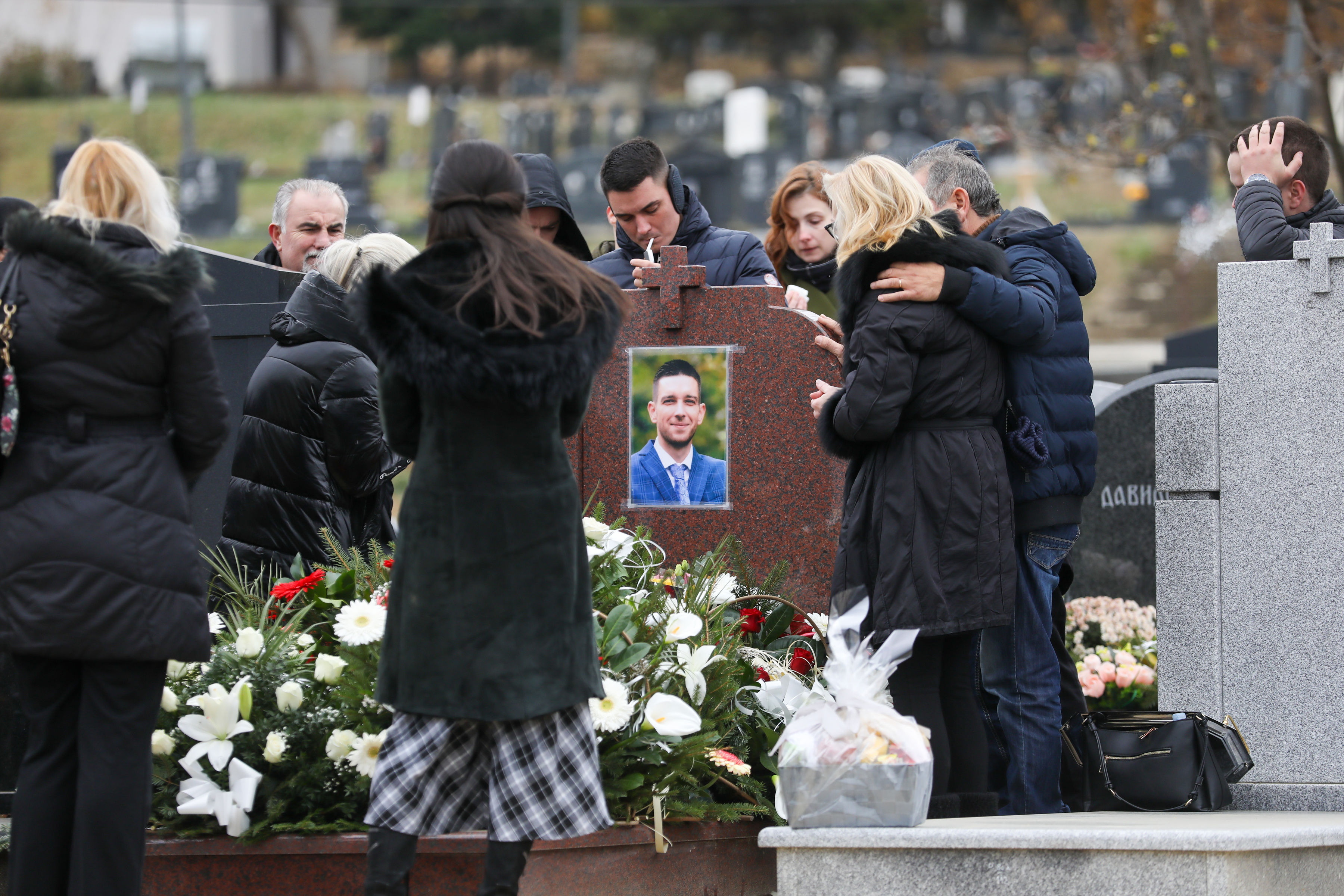 The Kodic family marked 40 days since the death of the prematurely deceased Aleksander Kodic at the Lesce cemetery.Porodica Kodic je na groblju Lesce obelezila 40 dana od smrti prerano preminulog Aleksandra Kodica.