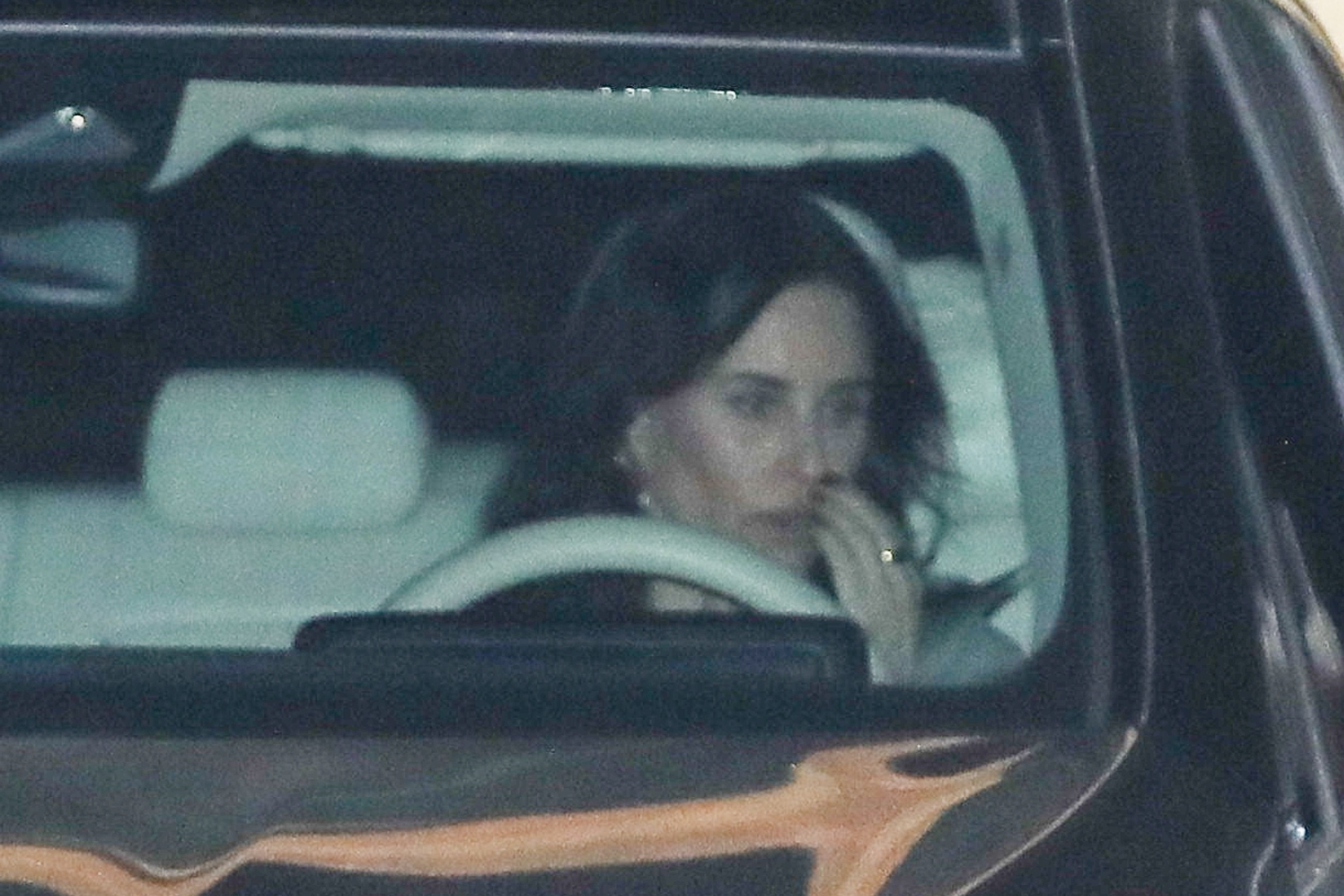 *PREMIUM-EXCLUSIVE* Courteney Cox is seen for the first time since the death of her friend Matthew Perry