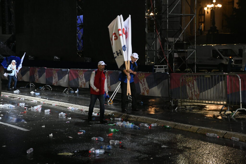 Beograd 26.05.2023. SNS, kontramiting, kraj, završen, gotovo, smeće, đubre, djubre, otpad Foto: Vesna Lalić/Nova.rs