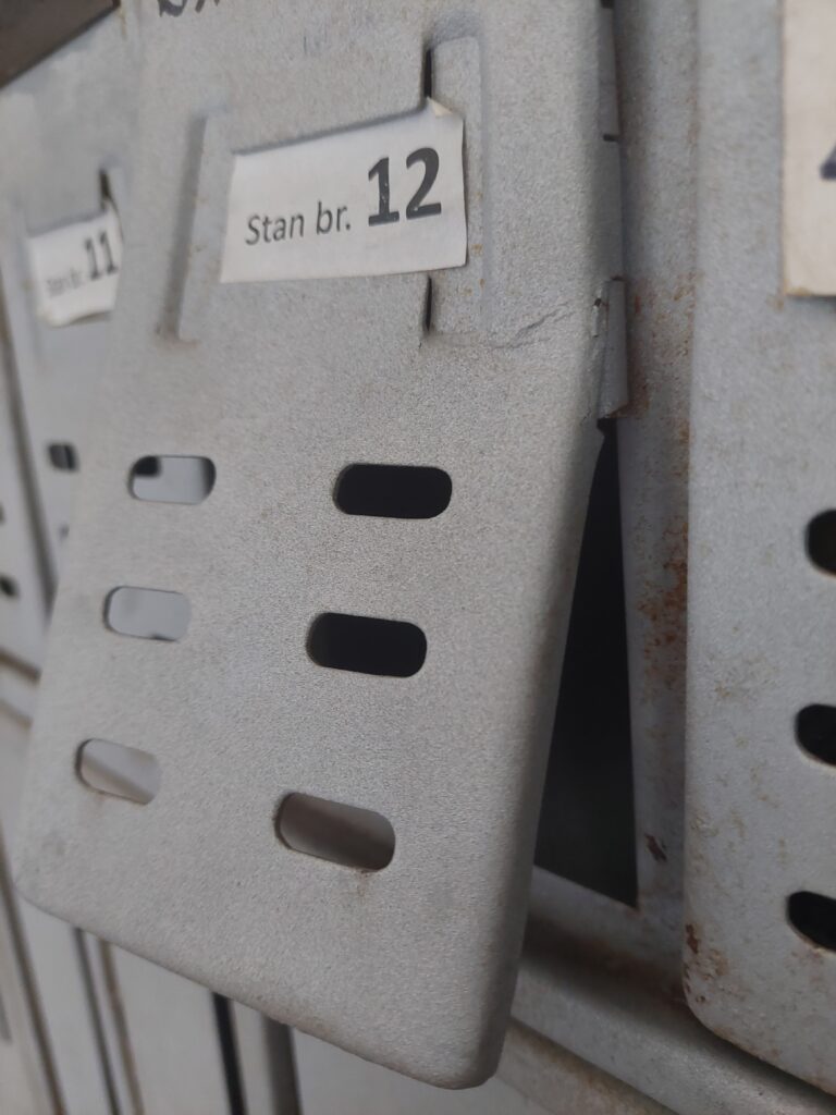 Poštansko sanduče Beograd 28. mart 2023. Zvezdrara porodicno nasilje. Uroš P. brutalno tukao, kao i da već duže vreme drži svoju ćerku (8) kao roba