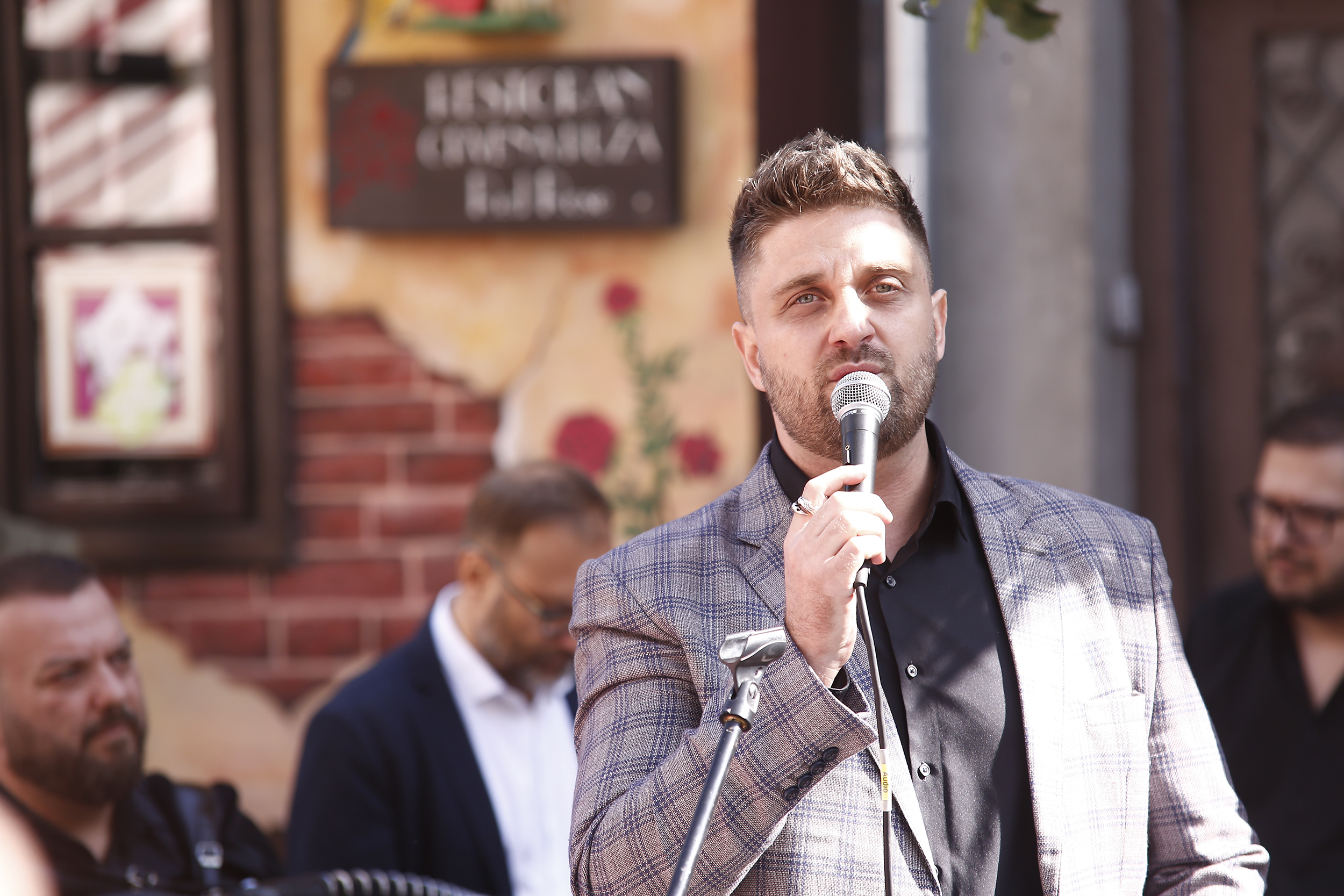 Beograd 02.10.2023. Otkrivanje spomenika Tomi Zdravkoviću u  Skadarliji Foto: Amir Hamzagić/Nova.rs