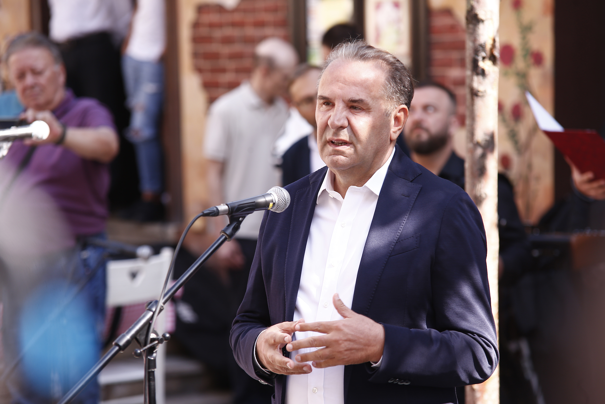 Beograd 02.10.2023. Otkrivanje spomenika Tomi Zdravkoviću u  Skadarliji Foto: Amir Hamzagić/Nova.rs