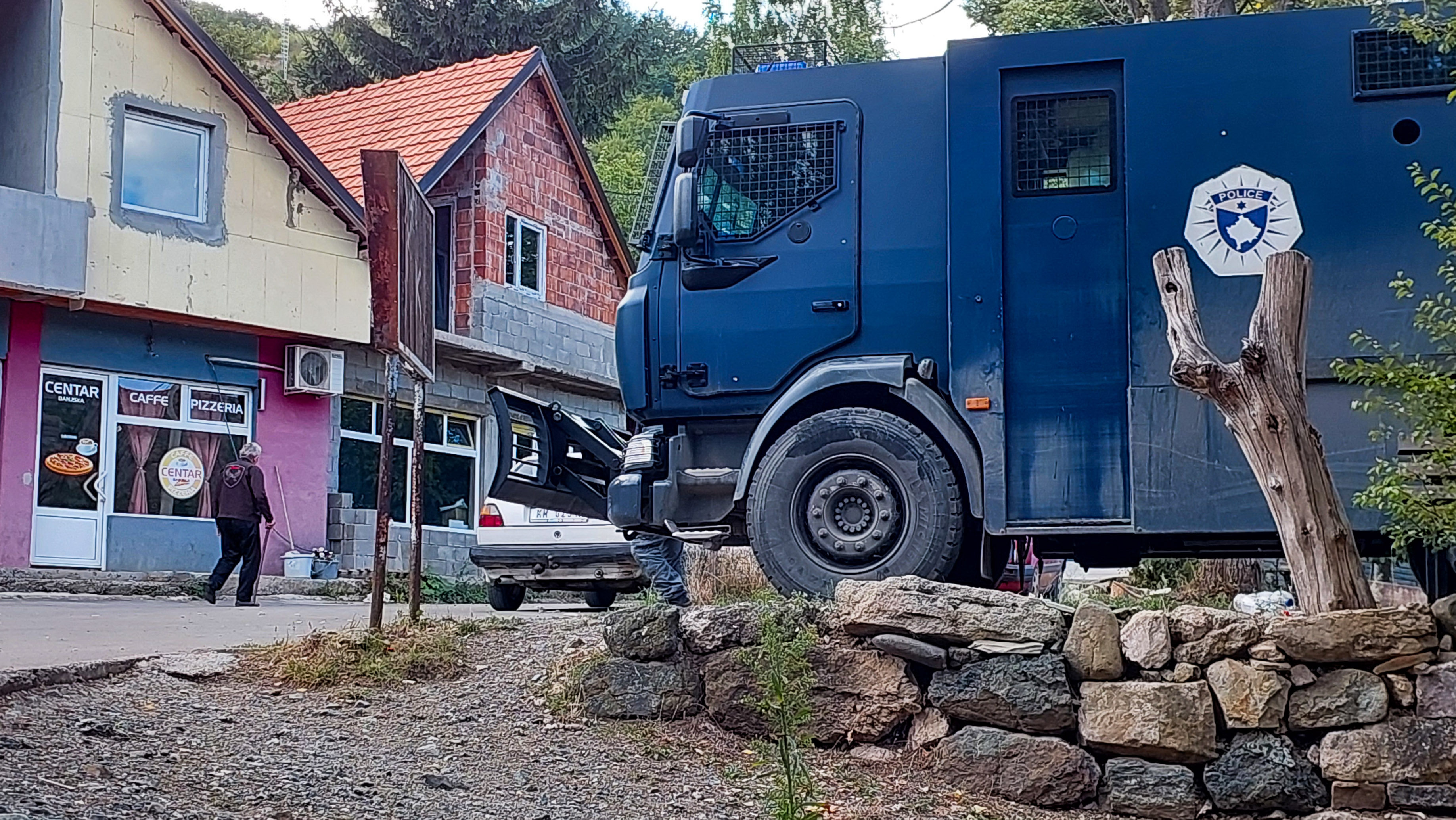 POLICIJSKO OKLOPNO  VOZILO