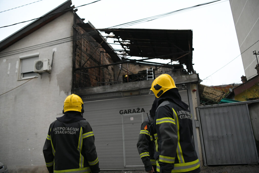 Beograd 30.12.2023. Požar u Ulici vojvode Bogdana kod Vukovog spomenika Foto: Amir Hamzagić/Nova.rs