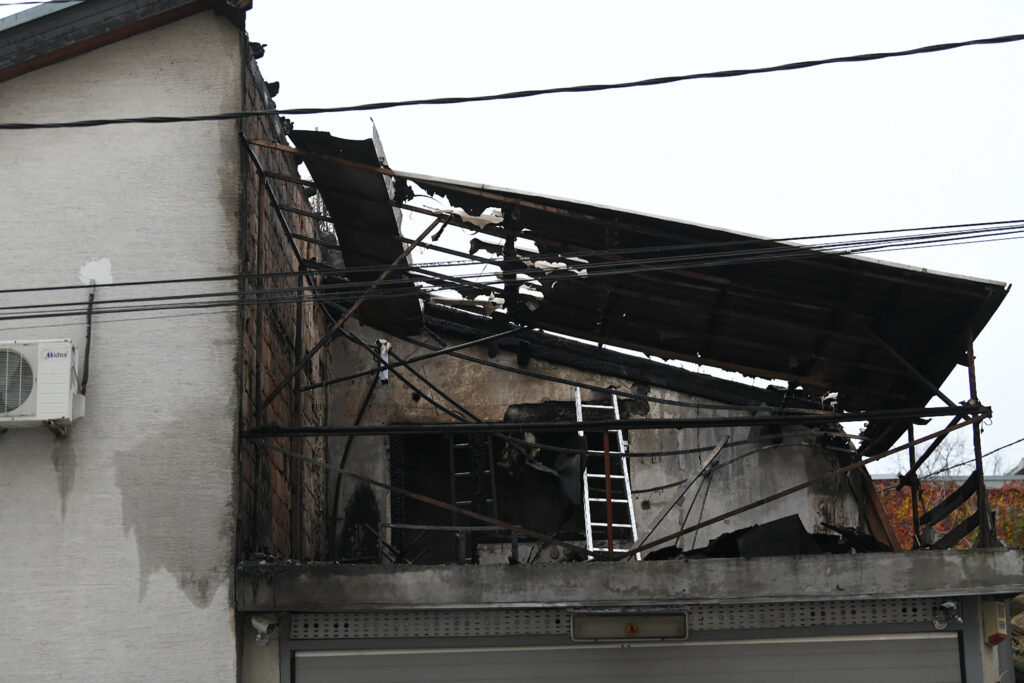 Beograd 30.12.2023. Požar u Ulici vojvode Bogdana kod Vukovog spomenika Foto: Amir Hamzagić/Nova.rs