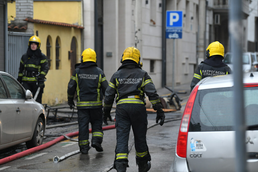 Beograd 30.12.2023. Požar u Ulici vojvode Bogdana kod Vukovog spomenika Foto: Amir Hamzagić/Nova.rs