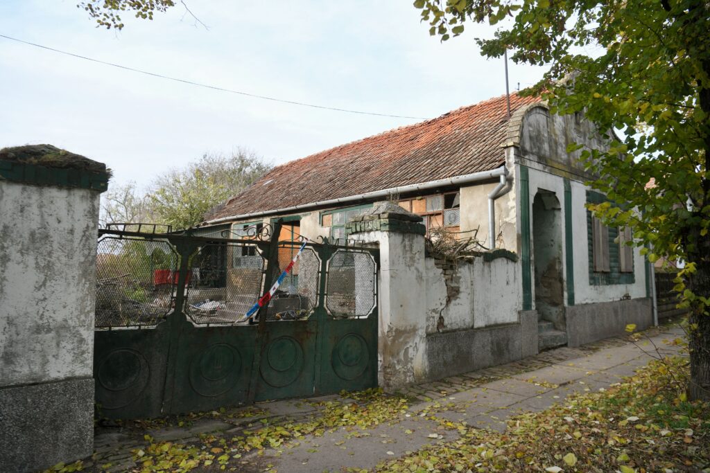 Srpska Crnja 02. decembar 2023. Spaljivanje majka spalila sina S. M. (44) iz Srpske Crnje polila je sinoć benzinom svog sina A. T. (26) i zapalila ga u porodičnoj kući kuca u kojoj se desilo spaljivanje Foto:Filip Krainčanić/Nova.rs