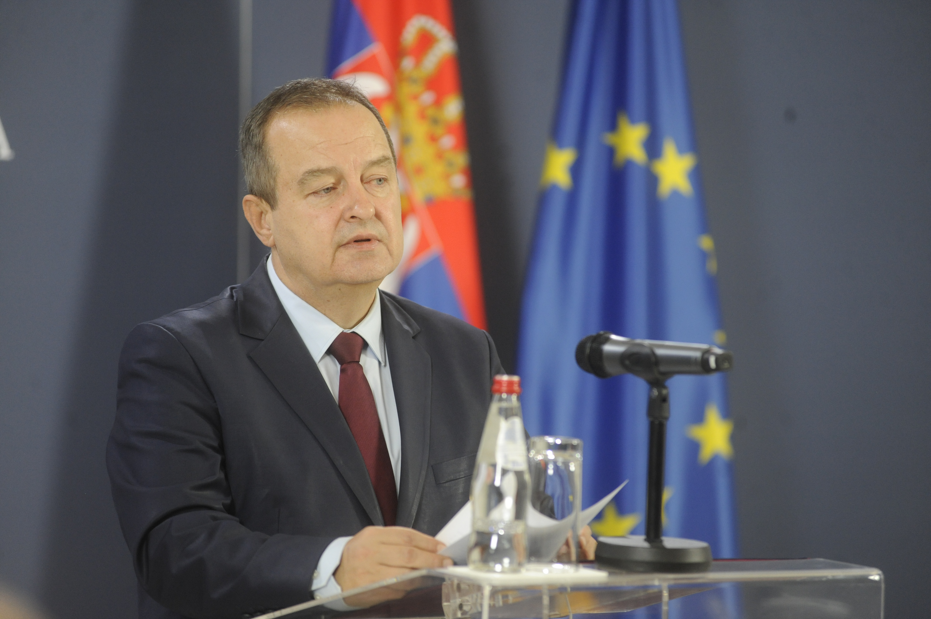 First Vice-President of the Government of the Republic of Serbia and Minister of Foreign Affairs Ivica Dacic awarded diplomas to the participants of the Diplomatic Academy.