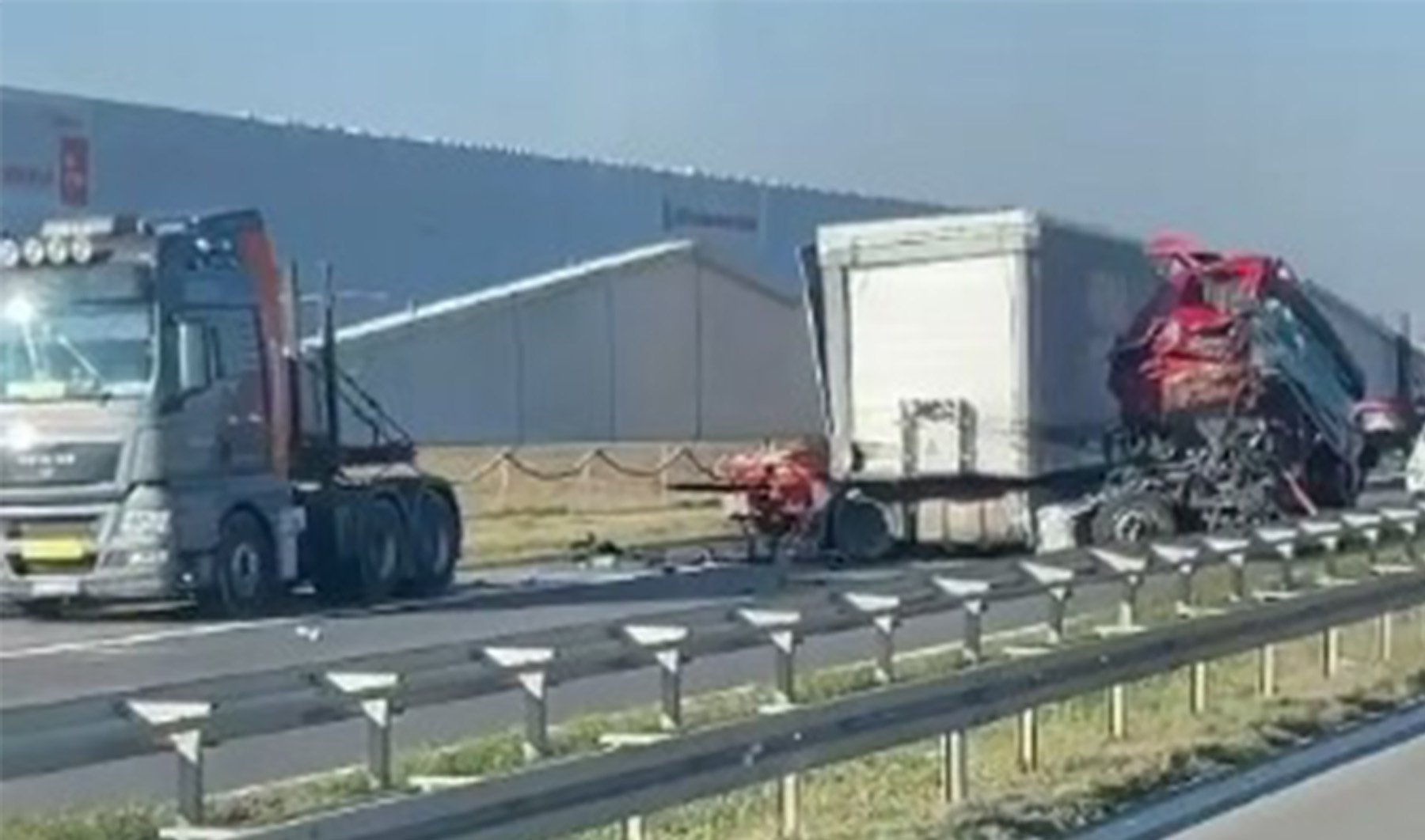 Teška saobraćajna nezgoda na autoputu Beograd - Novi Sad, kod Novih Banovaca u smeru ka Beogradu