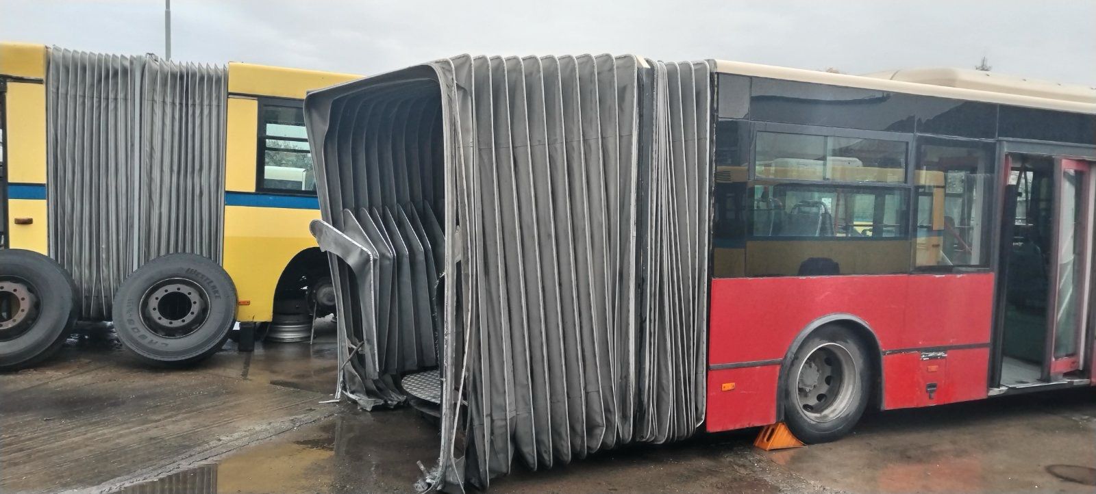 Prepolovljeni autobus, autobus koji se prepolovio kod mašinskog fakulteta, poslali iz ssp-a