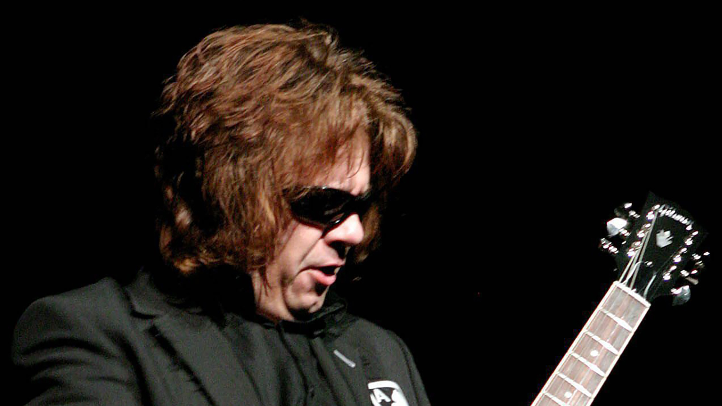 epa000365715 Andy Taylor, guitarist of the rock band Duran Duran, during his performance at the Jose Miguel Agrelot Colosseum in San Juan, Puerto Rico, Tuesday 08 February 2005, as part of Duran Duran Astronaut World Tour.  EPA/YAMILETTE ARANA