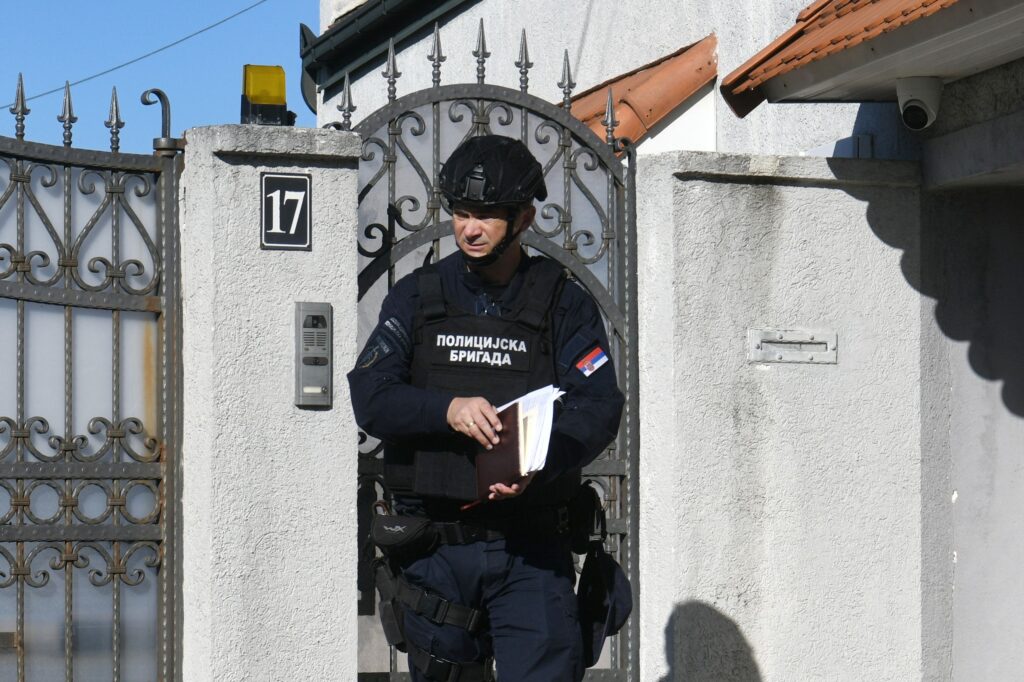vezdara bomba kosmajac policija  Beograd, 9.novembar 2023. Kuća Dragoslava Kosmajca, Bomba, Dragoslav Kosmajac, Zvezdara
Bačena bomba na kuću Dragoslava Kosmajca
Foto: Filip Krainčanić/Nova.rs