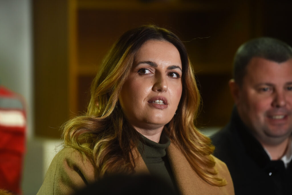 !!!! NE KORISTITI FOTOGRAFIJU !!!!