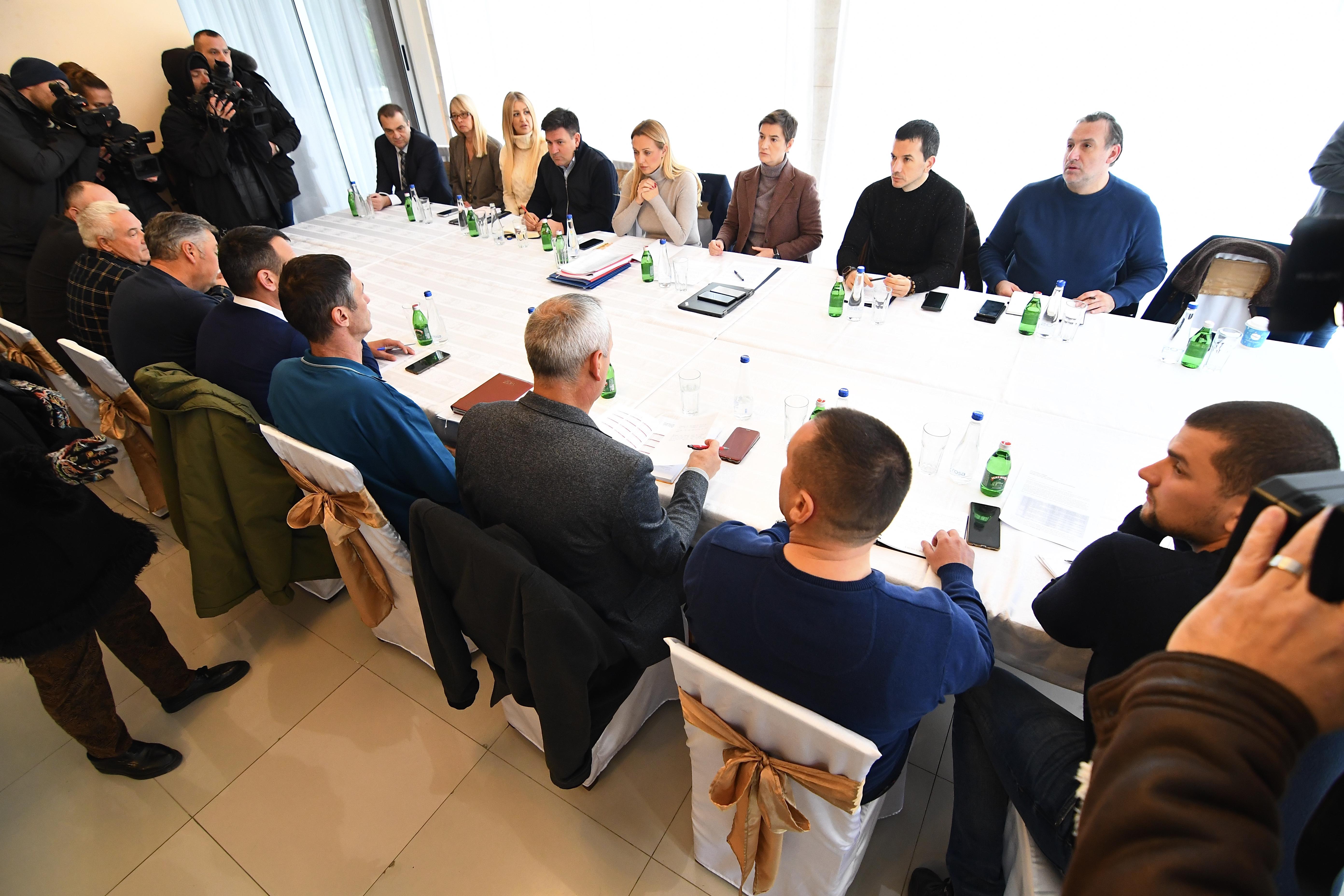 PREMIJERKA ANA BRNABIC I KISACKI POLJOPRIVREDNICI