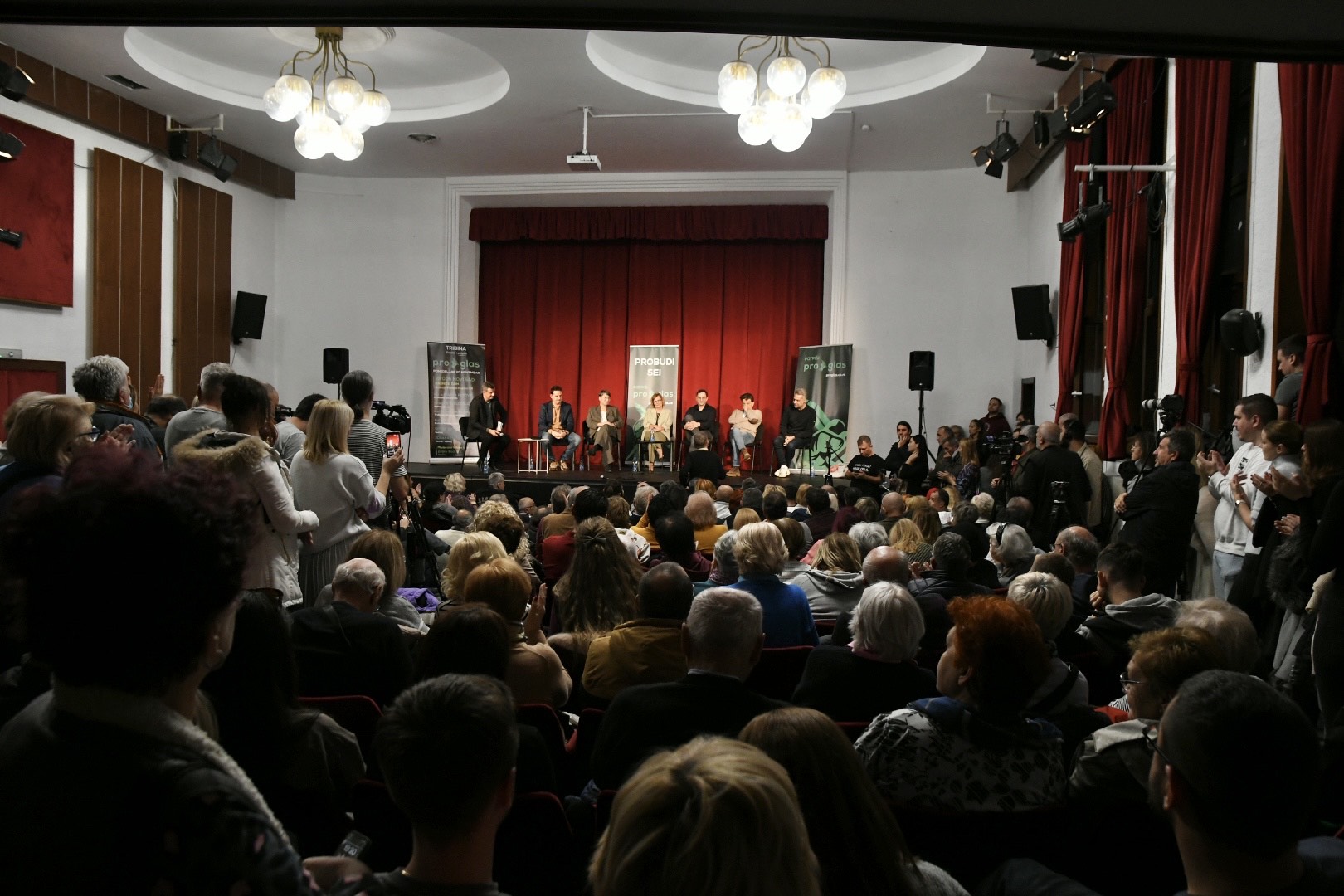 Novi Sad, 20.11.2023. Radnički dom, ProGlas tribina Foto: Nenad Mihajlović/Nova.rs