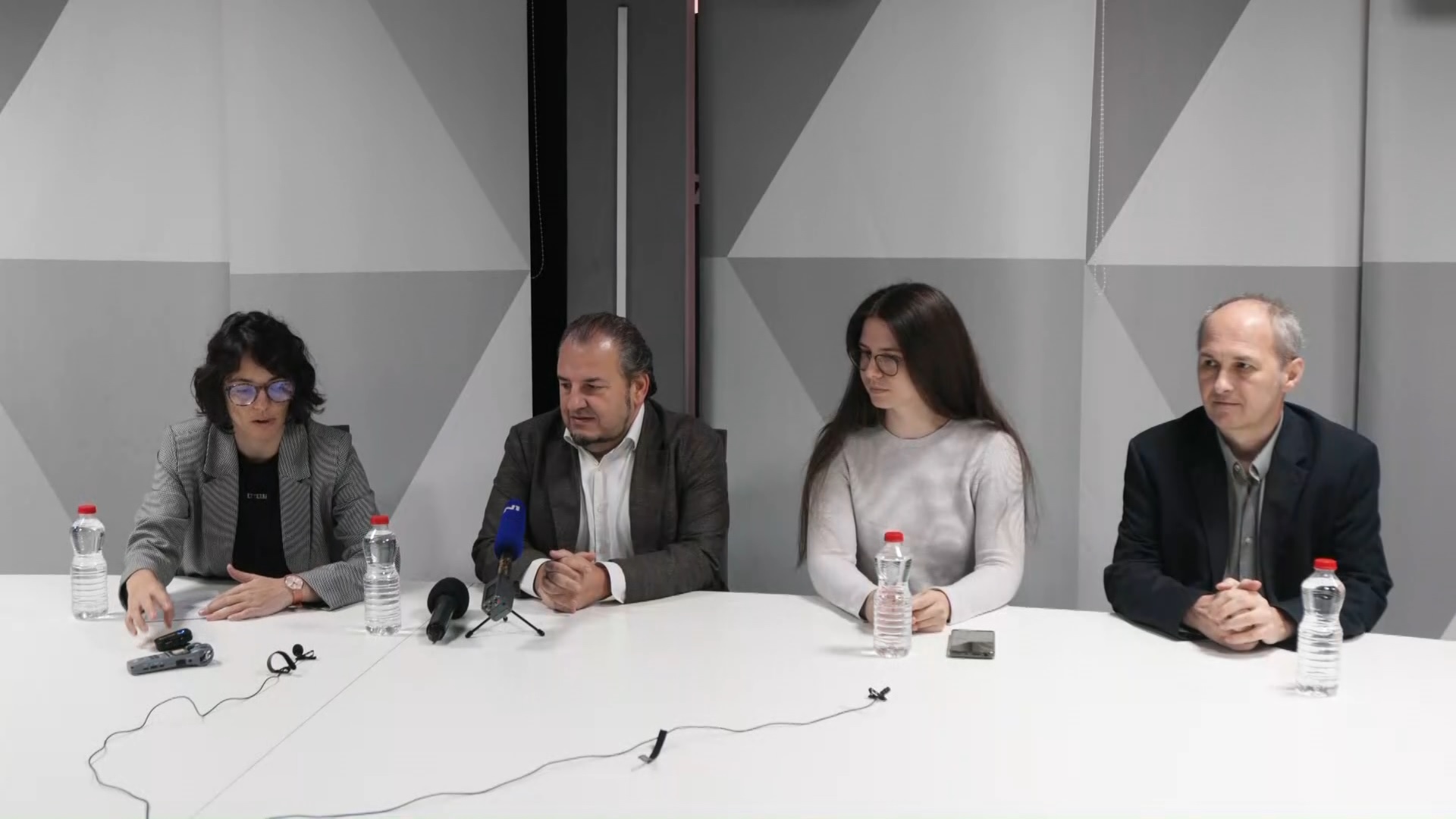 Održana tribina ProGlas u Kosovskoj Mitrovici kosovska mitrovica