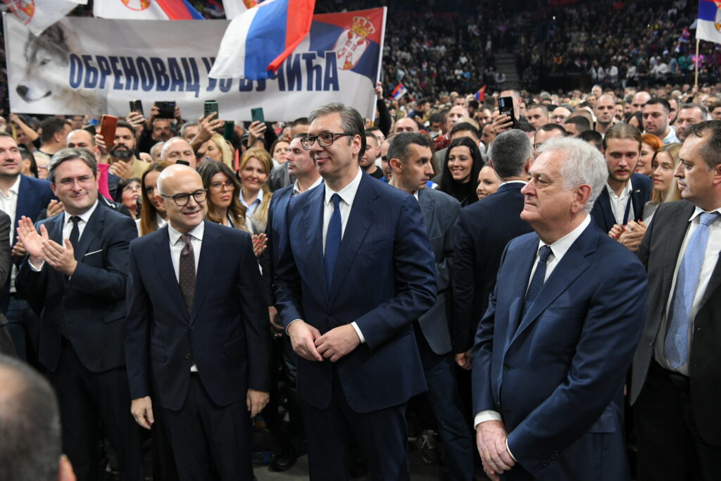 Beograd, 02.12.2023. Štark Arena, predizborni miting, Pristalice SNS simpatizeri dolaze na skup SNS u Stark Arenu, Srpska napredna stranka, miting Foto: Amir Hamzagić/Nova.rs