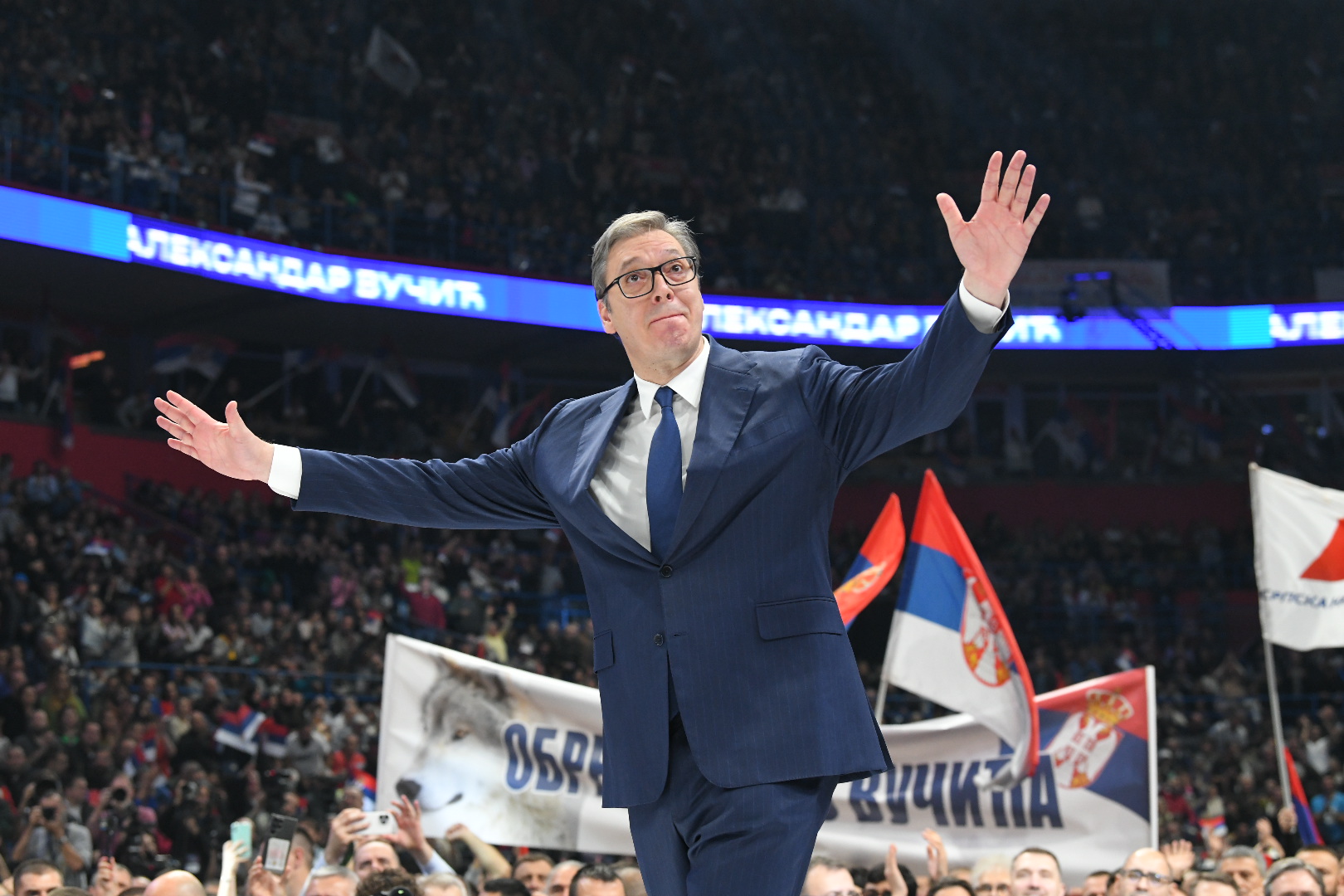 Beograd, 02.12.2023. Štark Arena, predizborni miting, Pristalice SNS simpatizeri dolaze na skup SNS u Stark Arenu, Srpska napredna stranka, miting Foto: Amir Hamzagić/Nova.rs